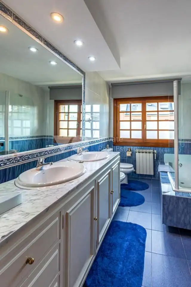 Baño de Casa o chalet en venta en Madrid con Aire acondicionado, Calefacción y Jardín privado