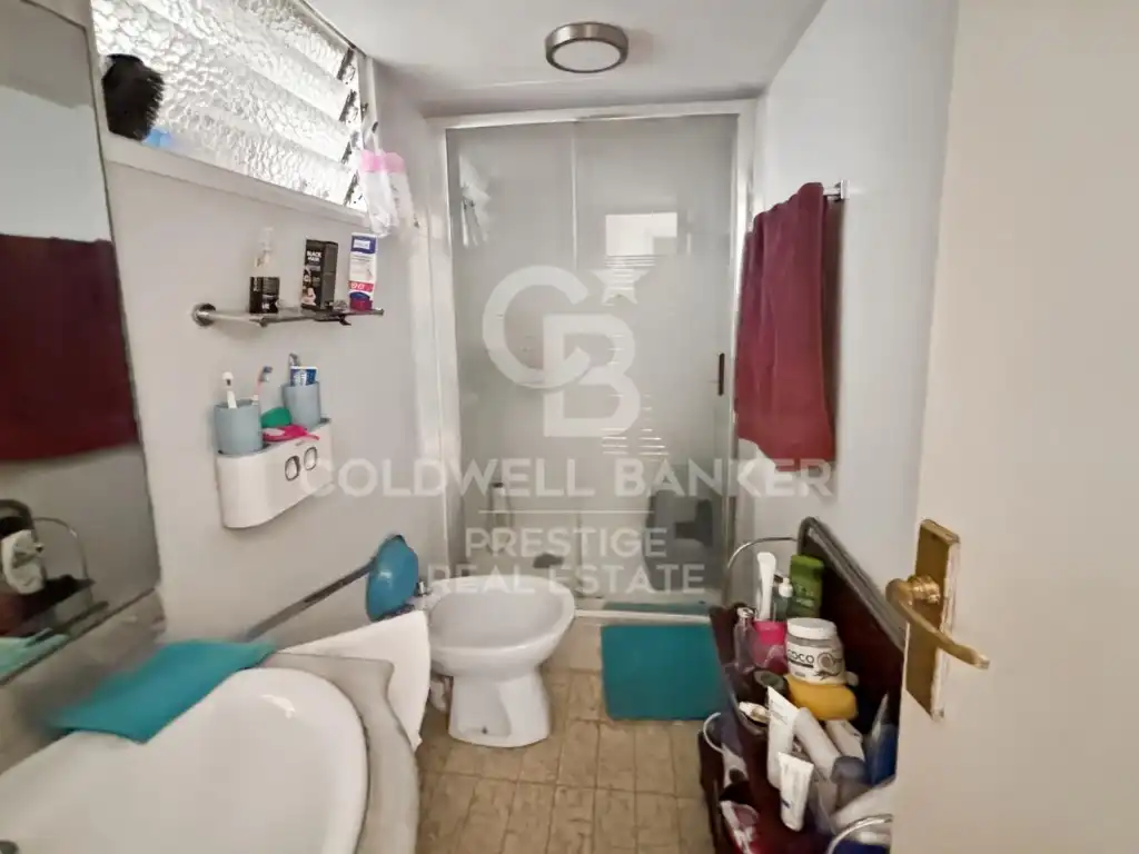 Badezimmer von Wohnung zum Verkauf in Barcelona mit Balkon