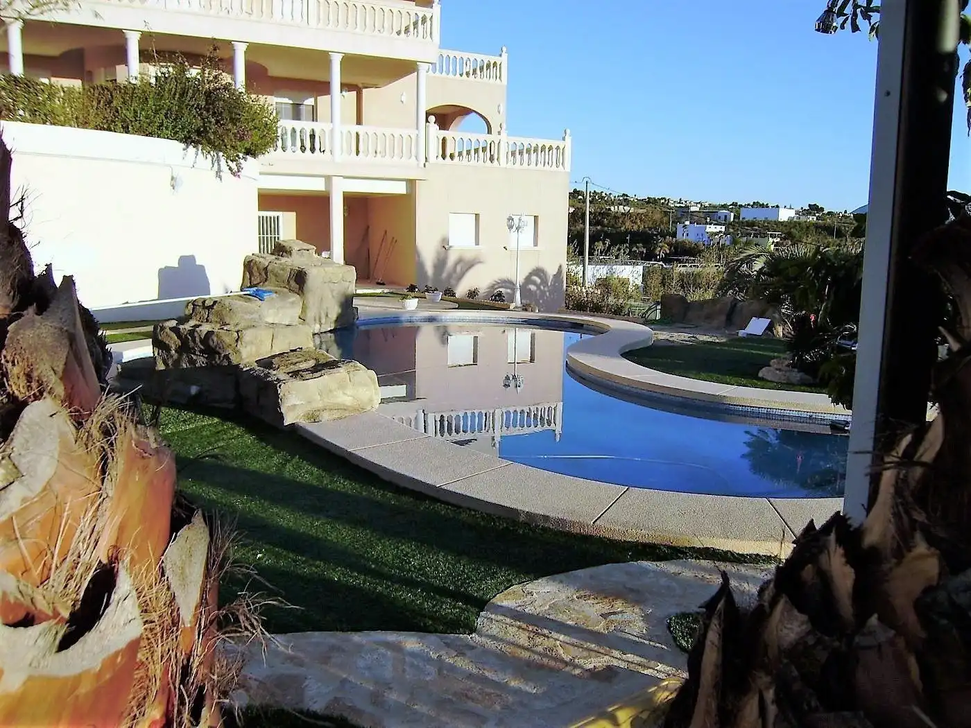 Chalet con piscina en venta en Urbanizaciones