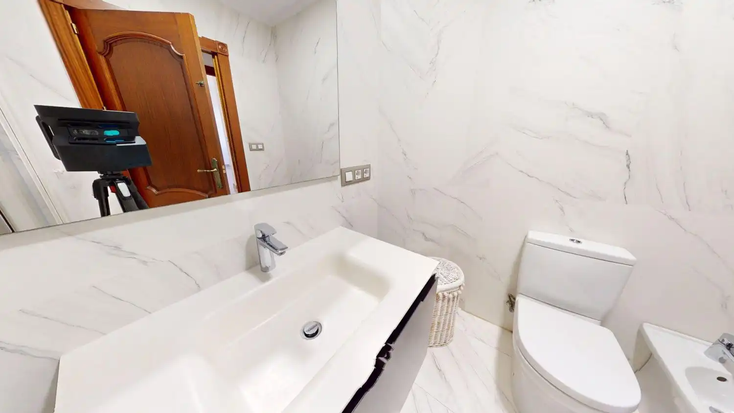 Bathroom of Flat for rent in Sevilla  with Air Conditioner, Heating and Terrace