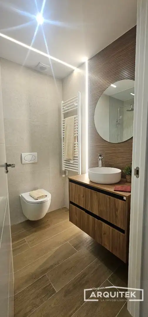 Bathroom of Flat for sale in Lleida  with Air Conditioner, Private garden and Terrace