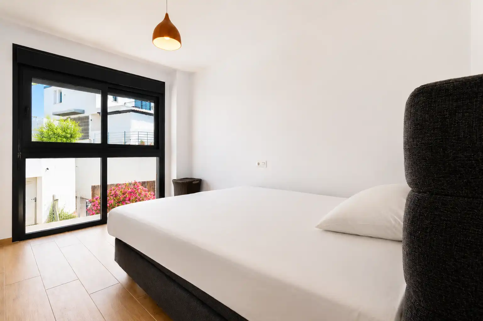 Habitación de Casa o chalet en venta en L'Alfàs del Pi con Terraza y Piscina comunitaria