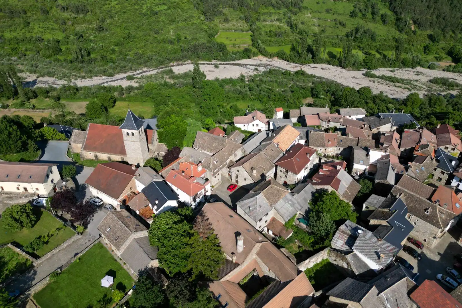 Vista exterior de Casa o chalet en venta en Aragüés del Puerto con Jardín privado, Terraza y Amueblado