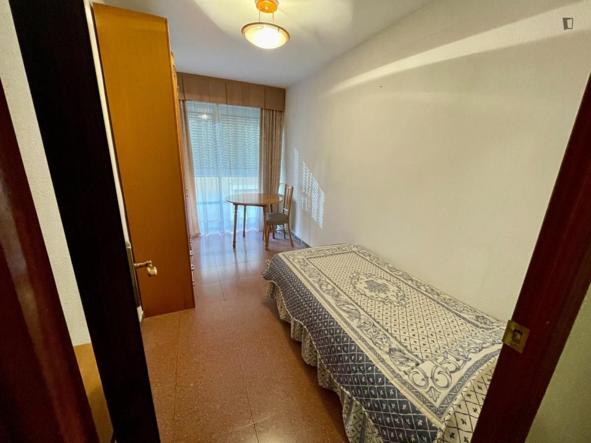Dormitori de Apartament per a compartir en Reus amb Calefacció, Moblat i Forn