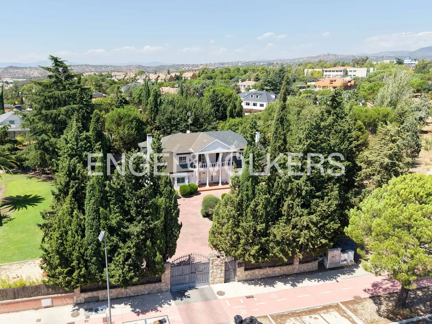 Vista exterior de Casa o chalet en venta en Las Rozas de Madrid con Aire acondicionado, Calefacción y Jardín privado