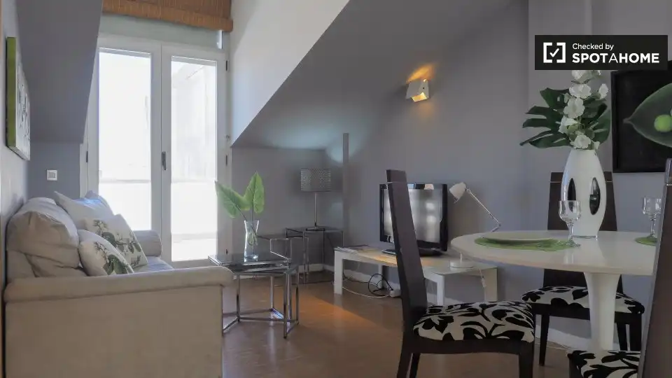 Living room of Flat for rent in Madrid  with Air Conditioner, Heating and Furnished