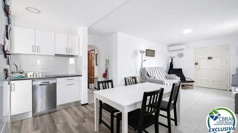 Casa dividida en 2 apartamentos con garaje en Empuriabrava.