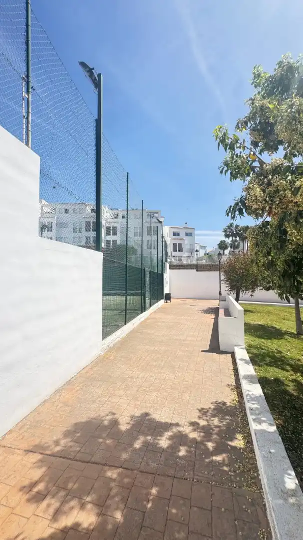 Vista exterior de Pis en venda en Manilva amb Aire condicionat, Jardí privat i Forn