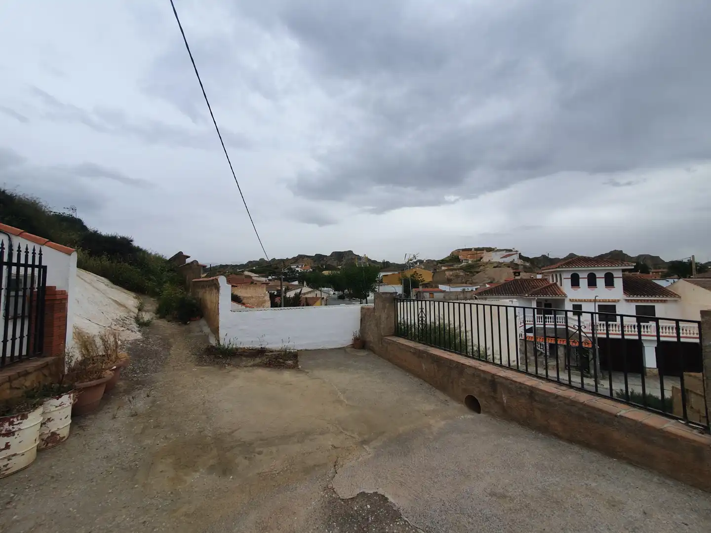 Vista exterior de Casa o xalet en venda en Guadix amb Terrassa i Moblat