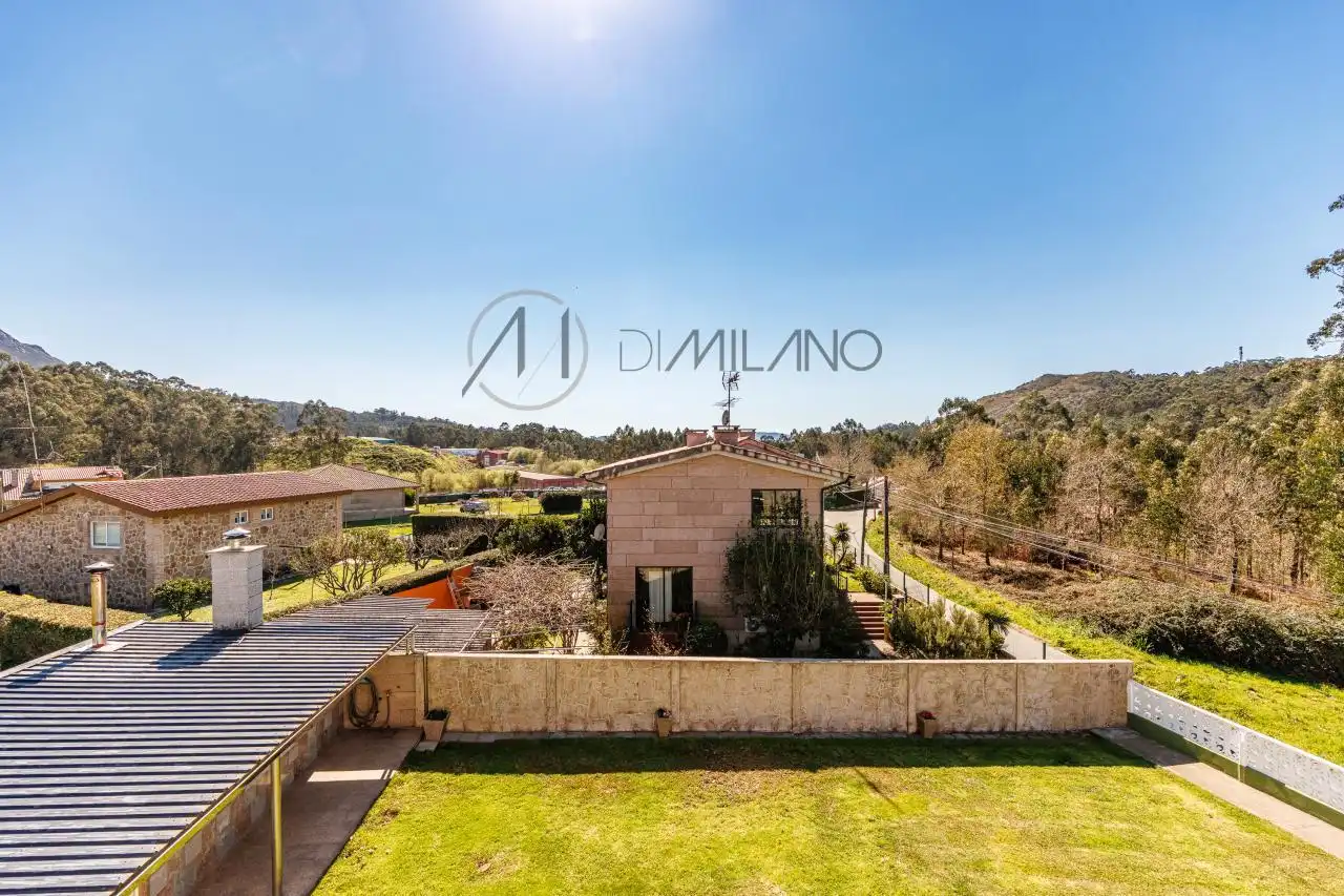 Vista exterior de Casa o chalet en venta en Vigo  con Calefacción, Jardín privado y Parquet