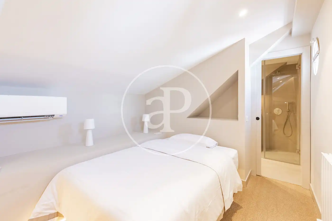 Bedroom of Flat for sale in Madrid  with Air Conditioner, Heating and Furnished