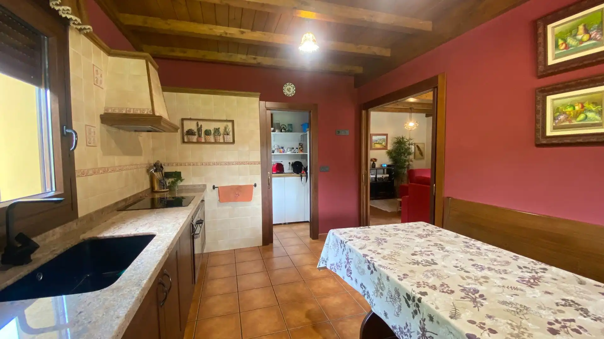 Cuina de Casa o xalet en venda en Parres amb Calefacció, Jardí privat i Traster