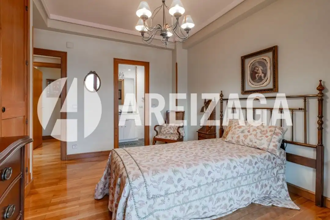 Dormitori de Pis en venda en Donostia - San Sebastián  amb Aire condicionat, Calefacció i Terrassa