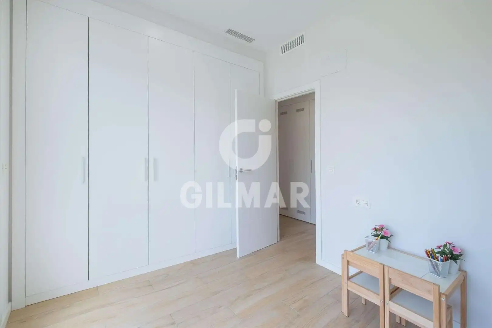 Schlafzimmer von Wohnung zur Miete in Chipiona mit Klimaanlage, Privatgarten und Möbliert