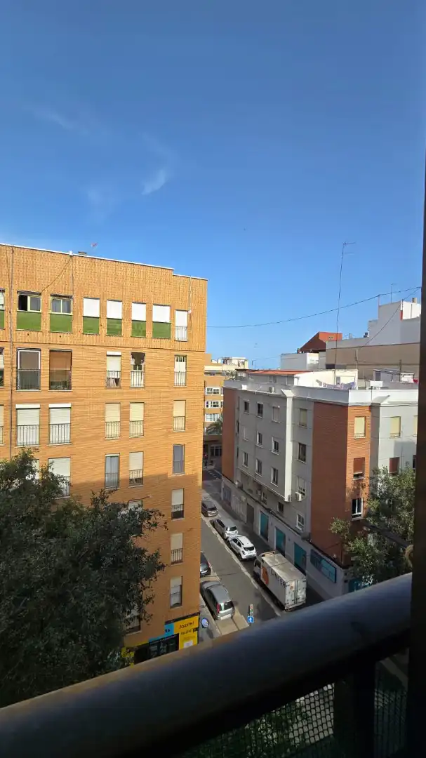 Exterior view of Flat for rent in Valencia  with Air Conditioner, Heating and Oven
