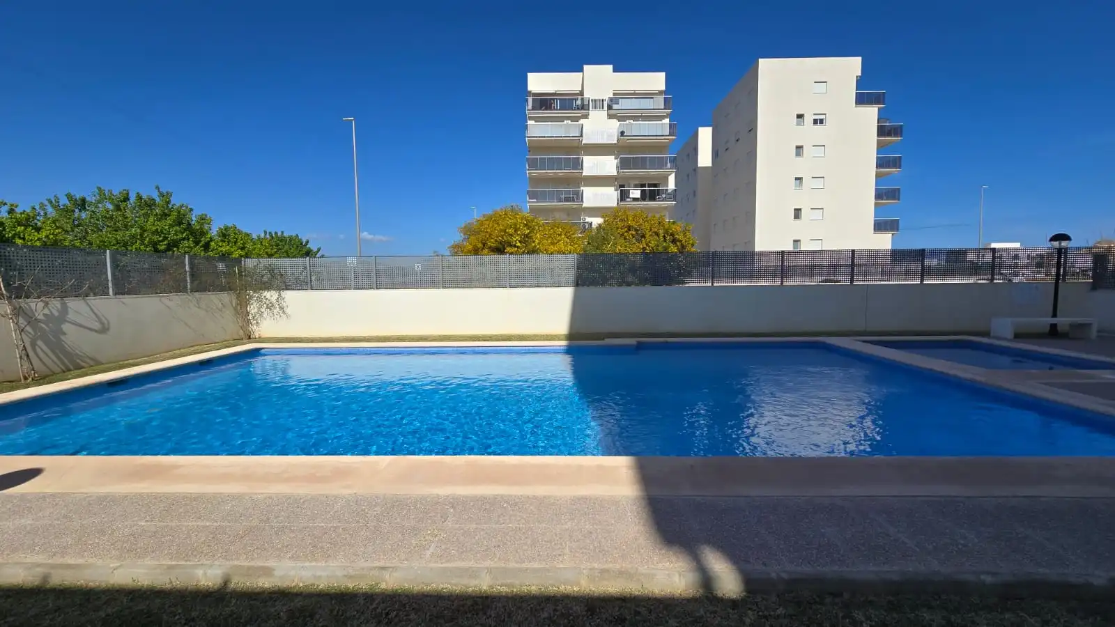 Piscina de Apartament en venda en Oliva amb Aire condicionat, Terrassa i Traster