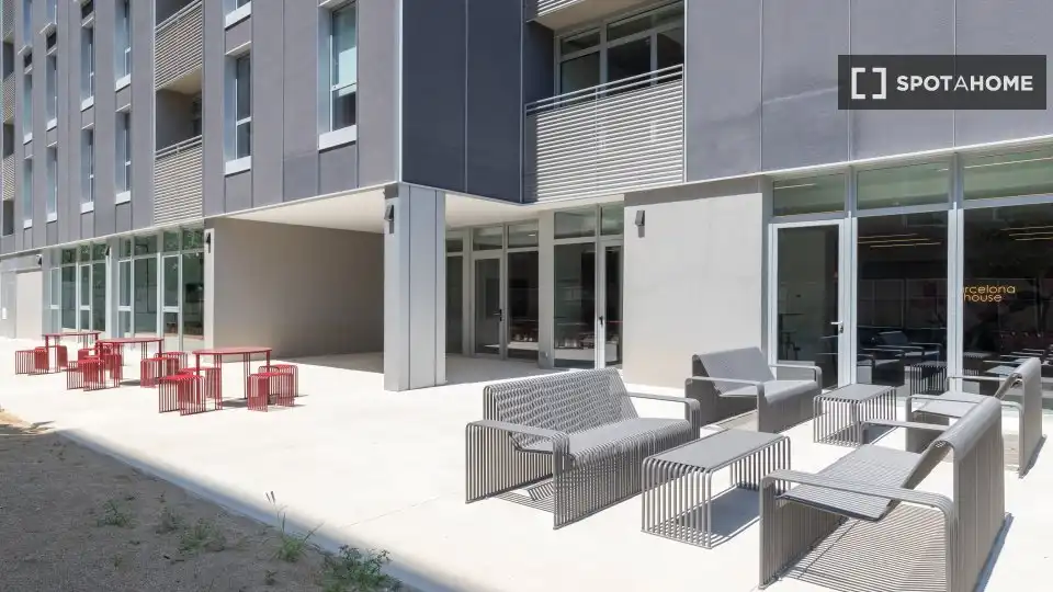 Terrassa de Pis per a compartir en Sant Adrià de Besòs amb Aire condicionat, Terrassa i Moblat