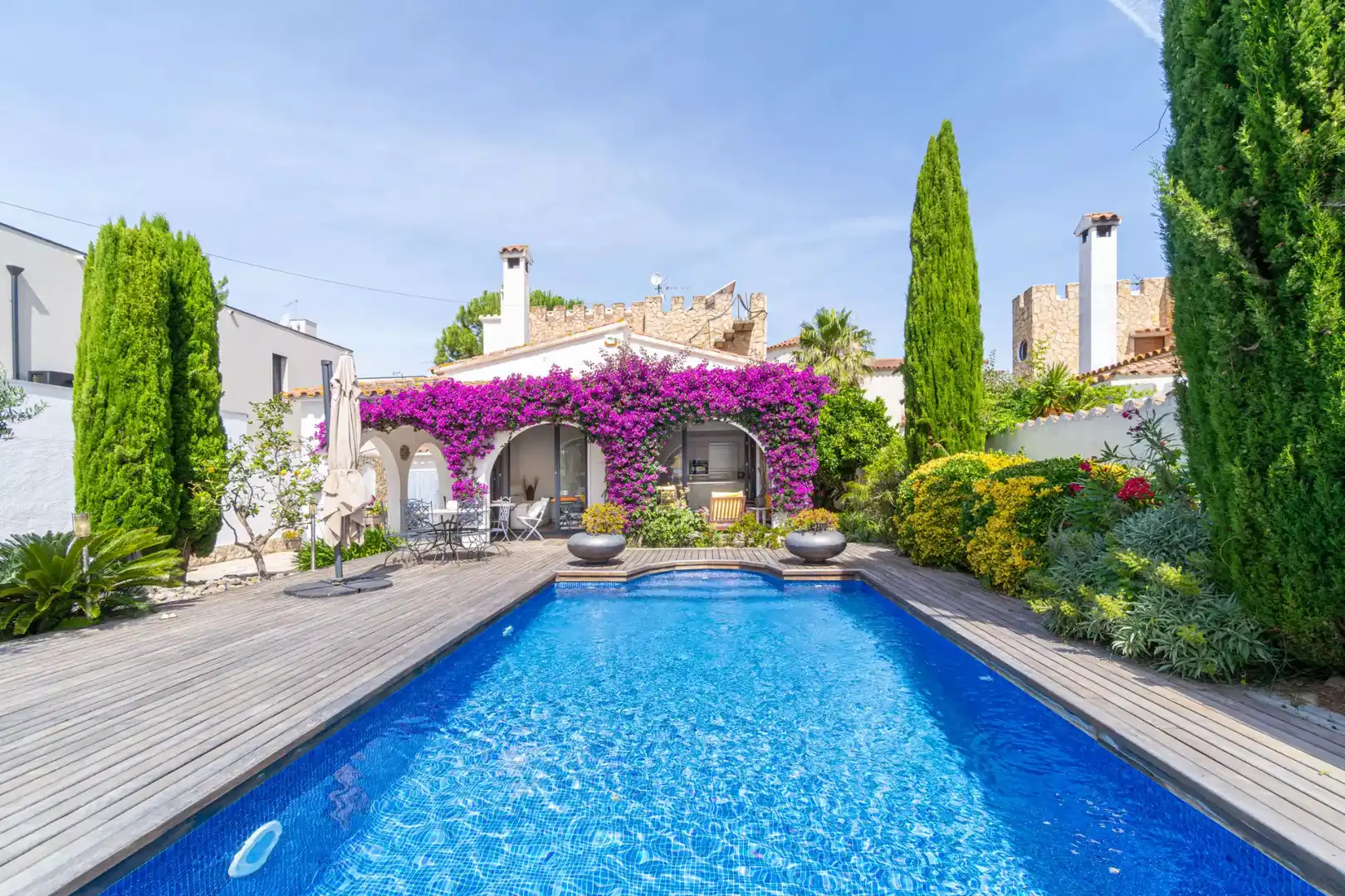 Casa con piscina en venta en Peni
