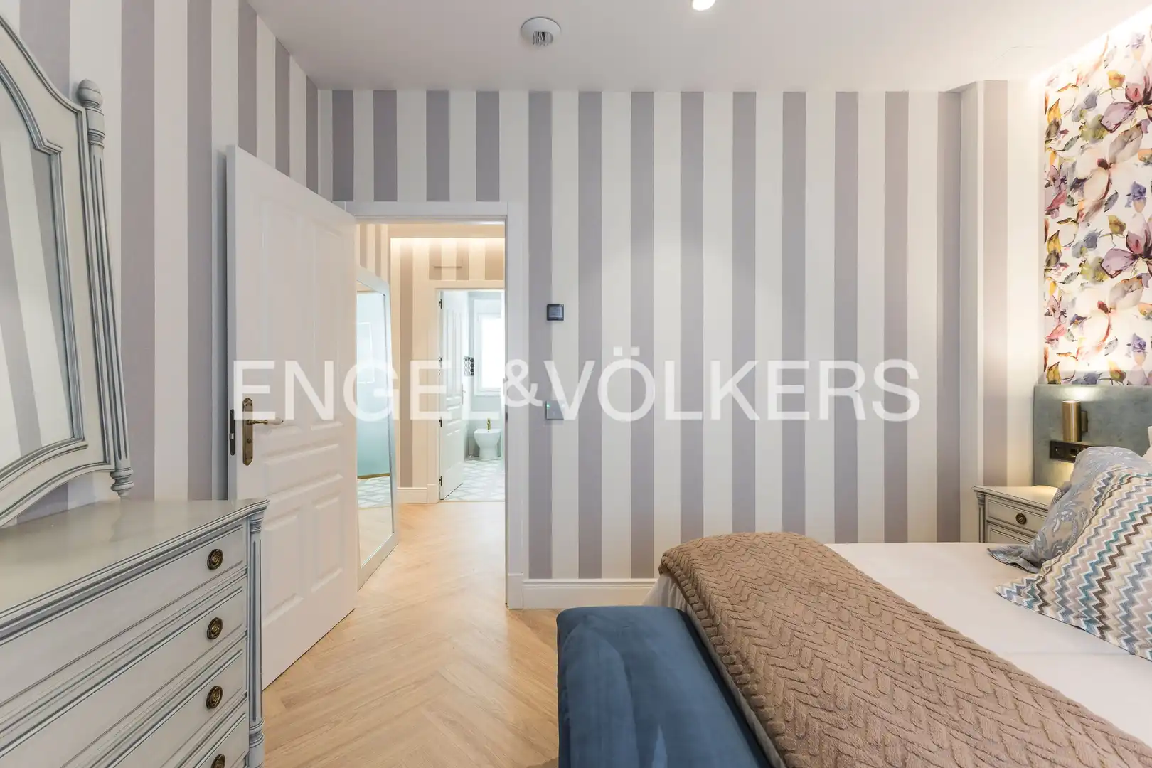 Piso con ascensor en venta en Calle de Guzmán el Bueno, imagen 16