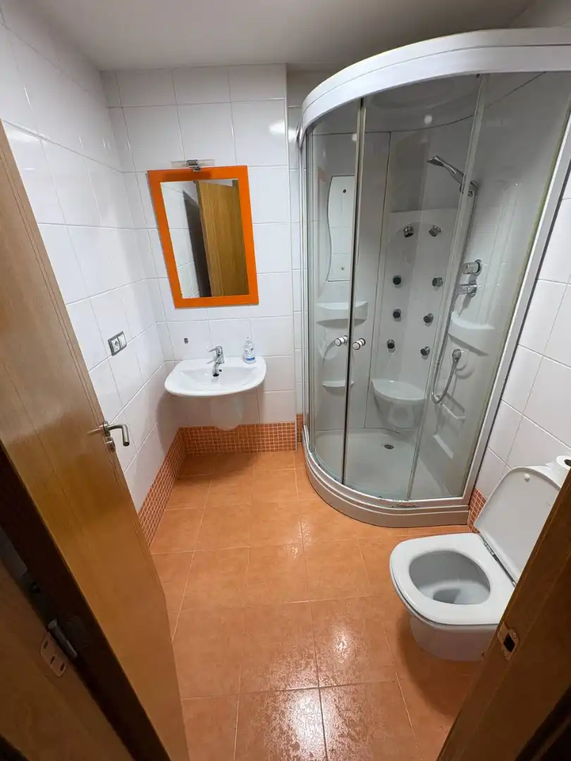 Bathroom of Flat for rent in Culleredo  with Heating, Parquet flooring and Furnished