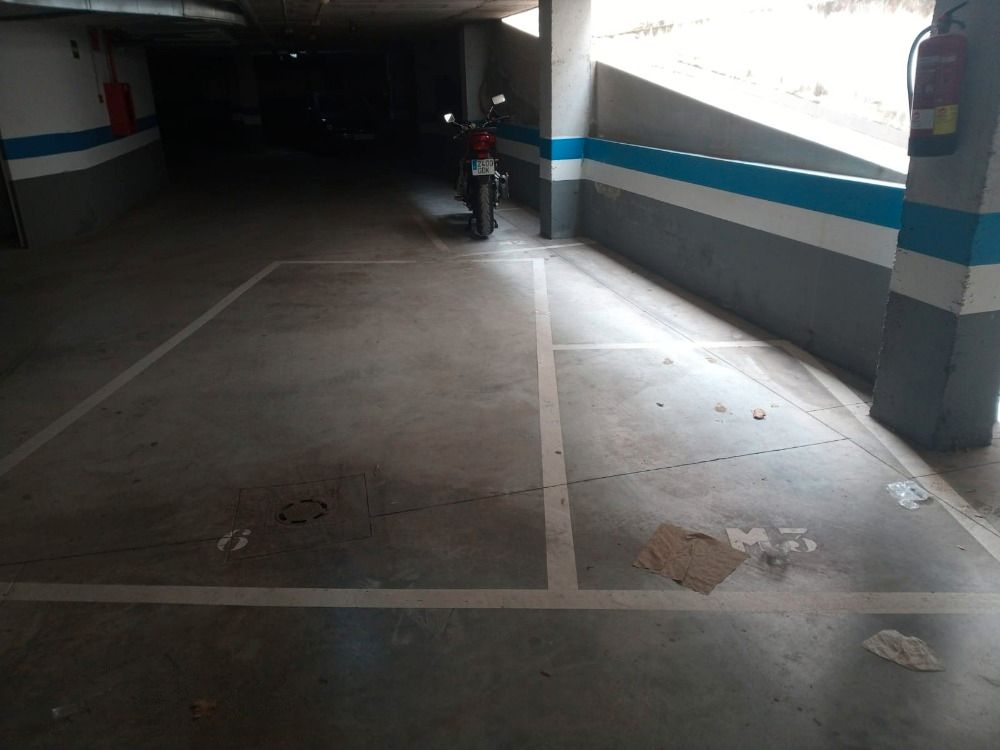 Aparcament de Garatge en venda en  Sevilla Capital