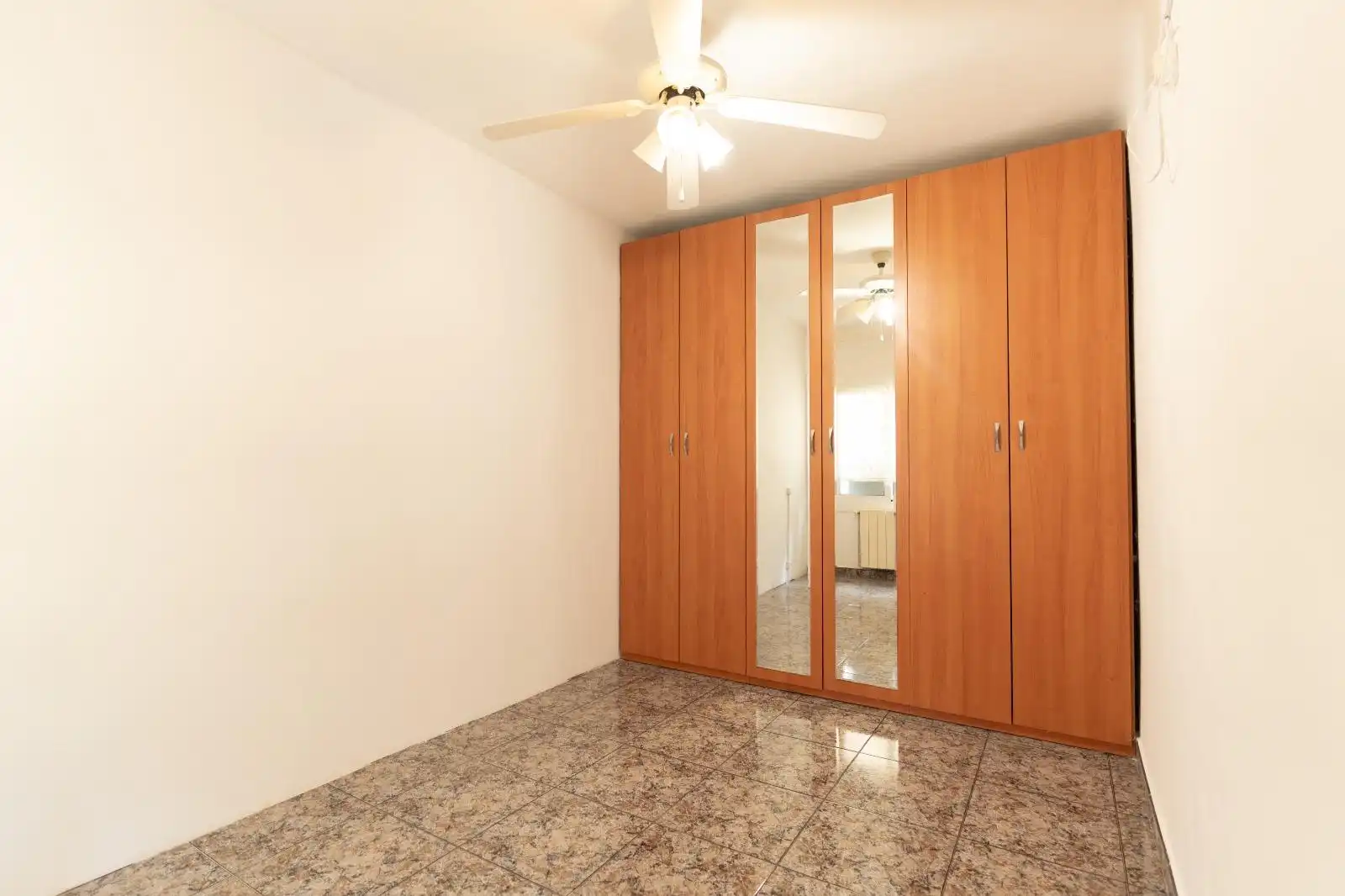 Habitación de Apartamento en venta en L'Hospitalet de Llobregat con Aire acondicionado y Calefacción