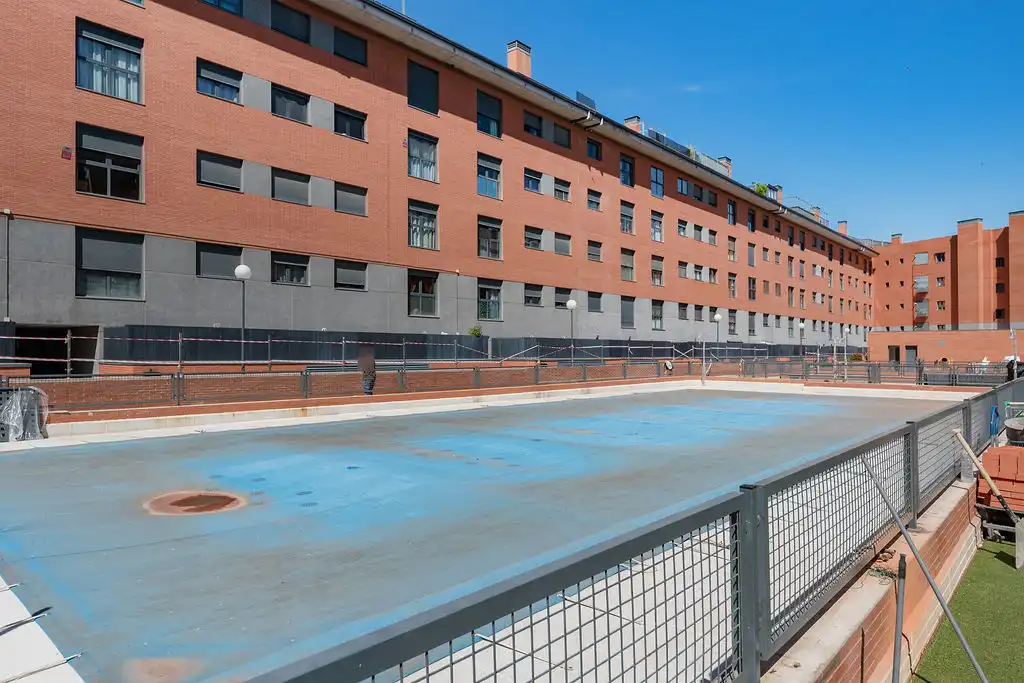 Vista exterior de Piso en venta en Pinto con Trastero y Piscina