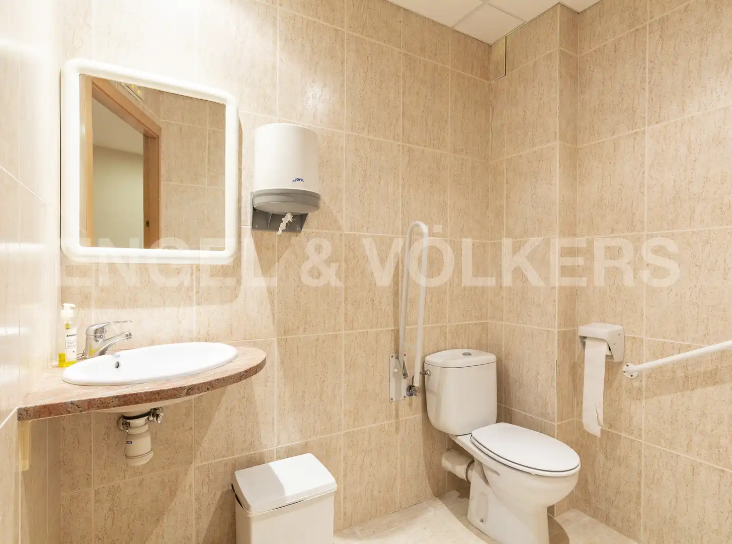 Bathroom of Office for sale in Manresa