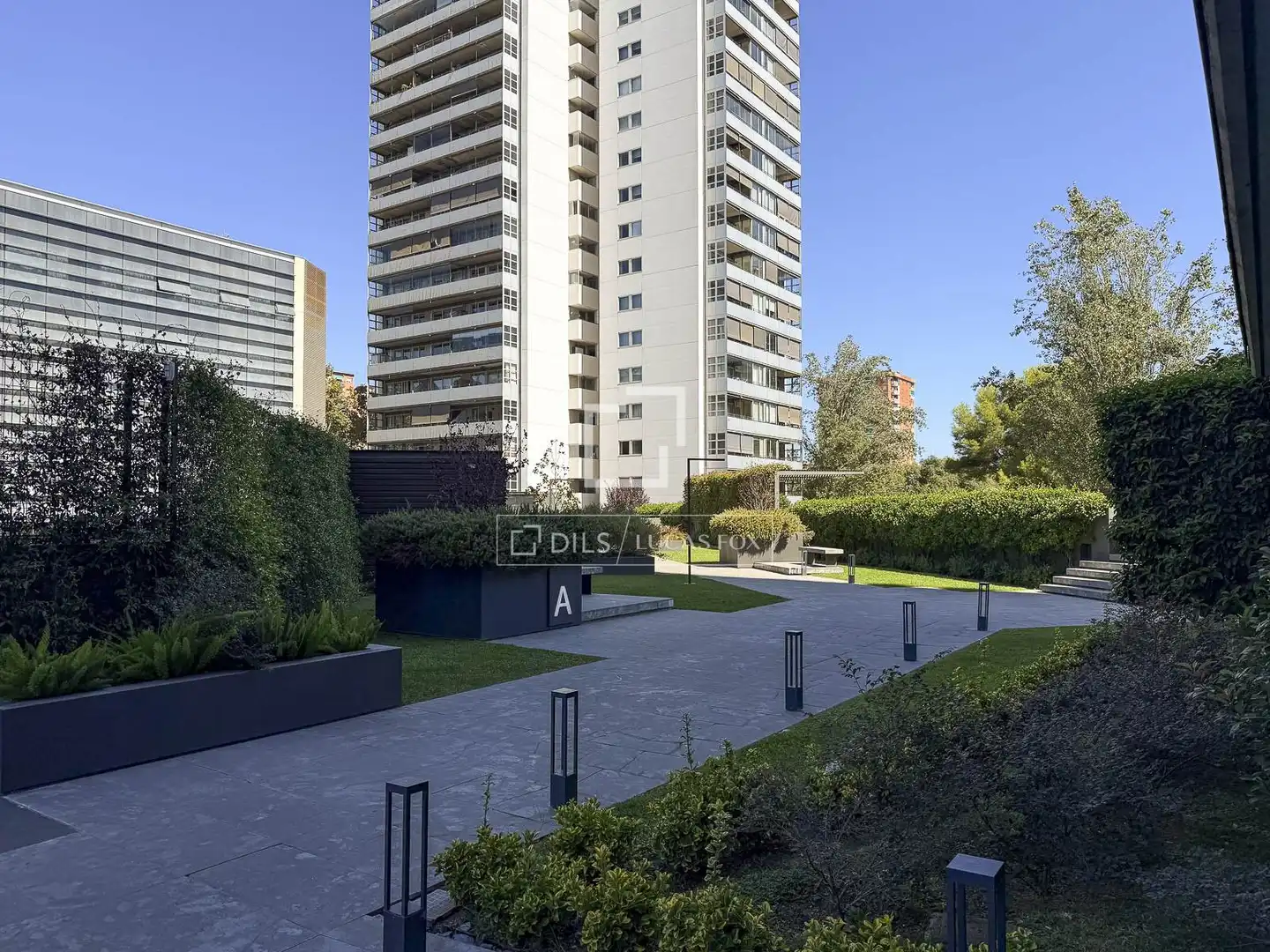 Außenansicht von Wohnung zum Verkauf in Barcelona mit Klimaanlage und Balkon