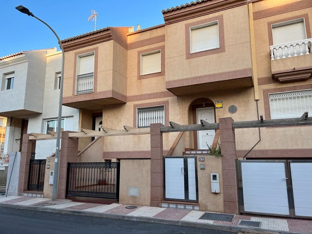 Exterior view of Duplex to rent in Roquetas de Mar  with Terrace, Storage room and Balcony