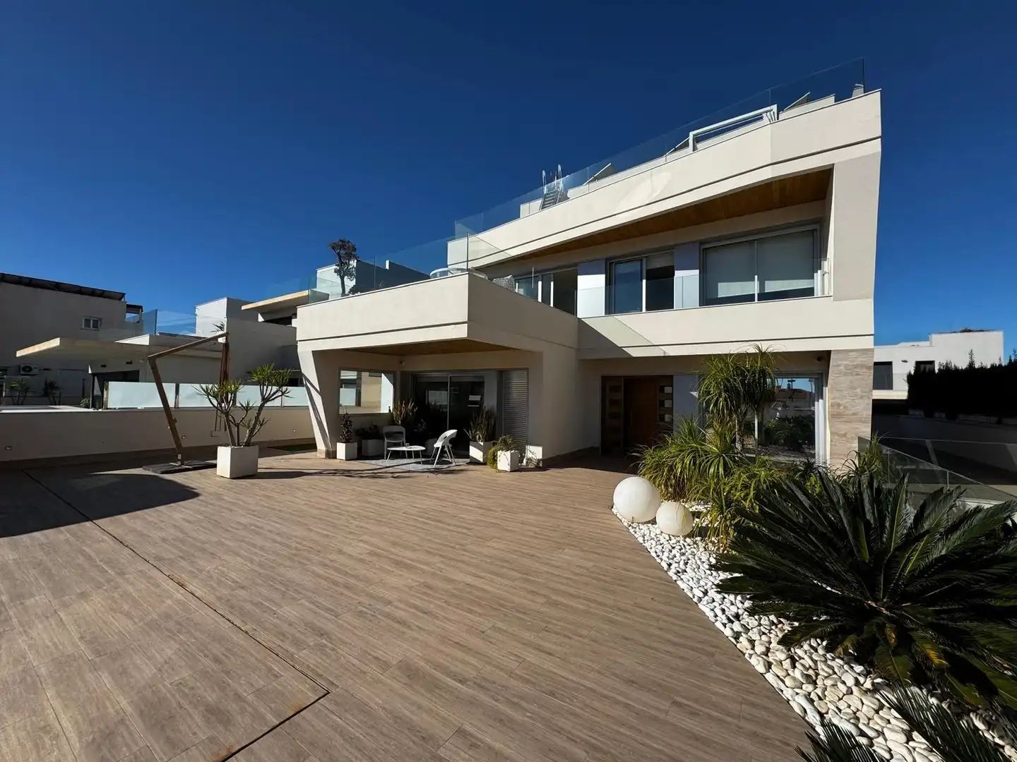 Chalet con piscina en venta en Calle ANA MARIA MATUTE, imagen 2