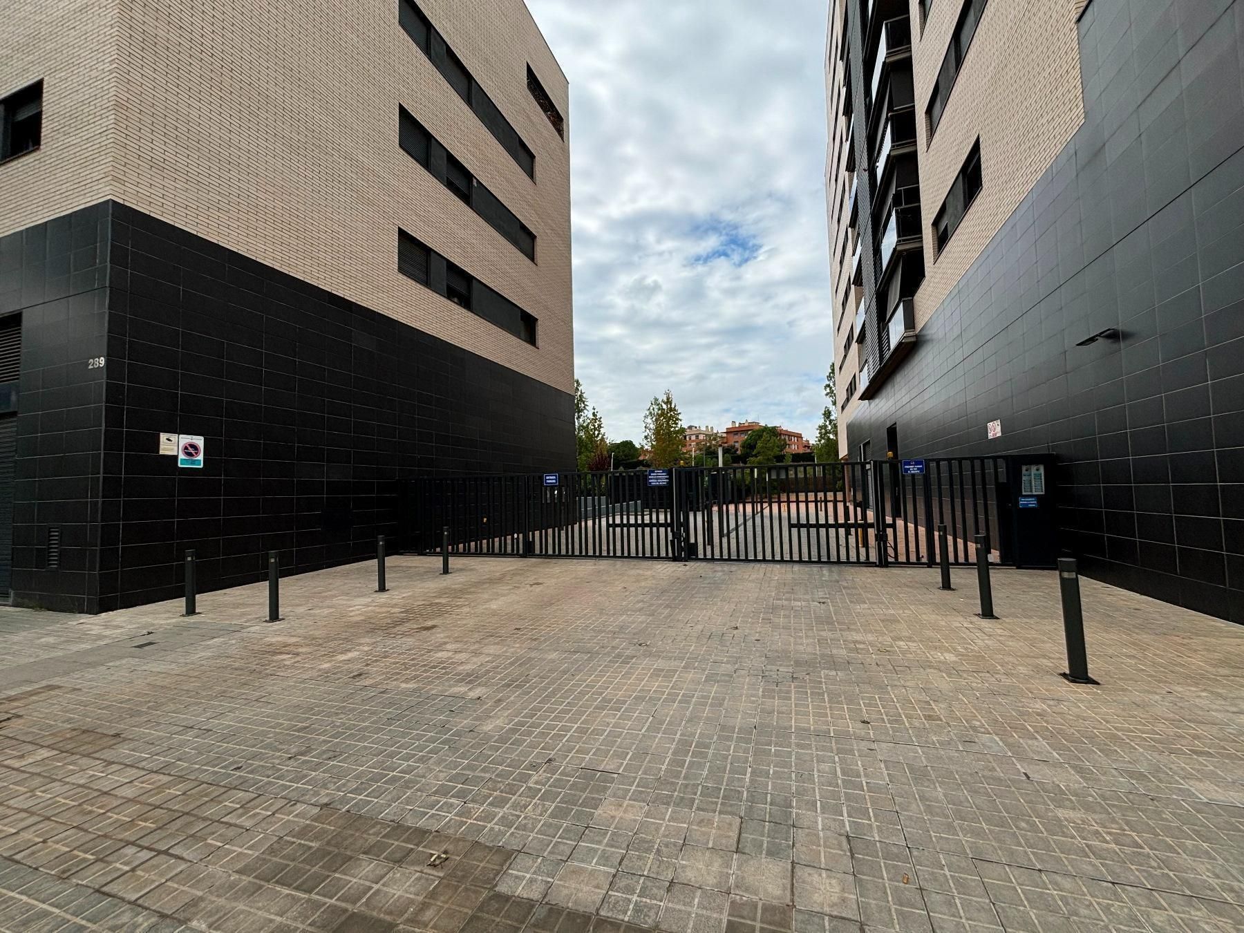 Aparcament de Dúplex en venda en Sabadell amb Terrassa, Traster i Piscina comunitària