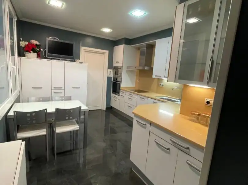 Cocina de Piso en venta en Bilbao  con Terraza y Balcón