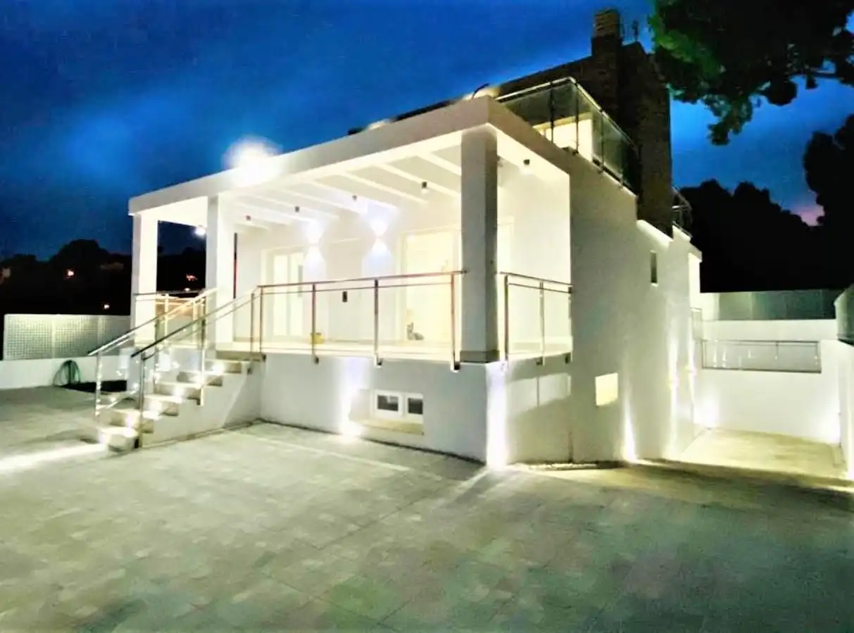 Vista exterior de Casa o chalet en venta en La Nucia con Aire acondicionado, Terraza y Piscina
