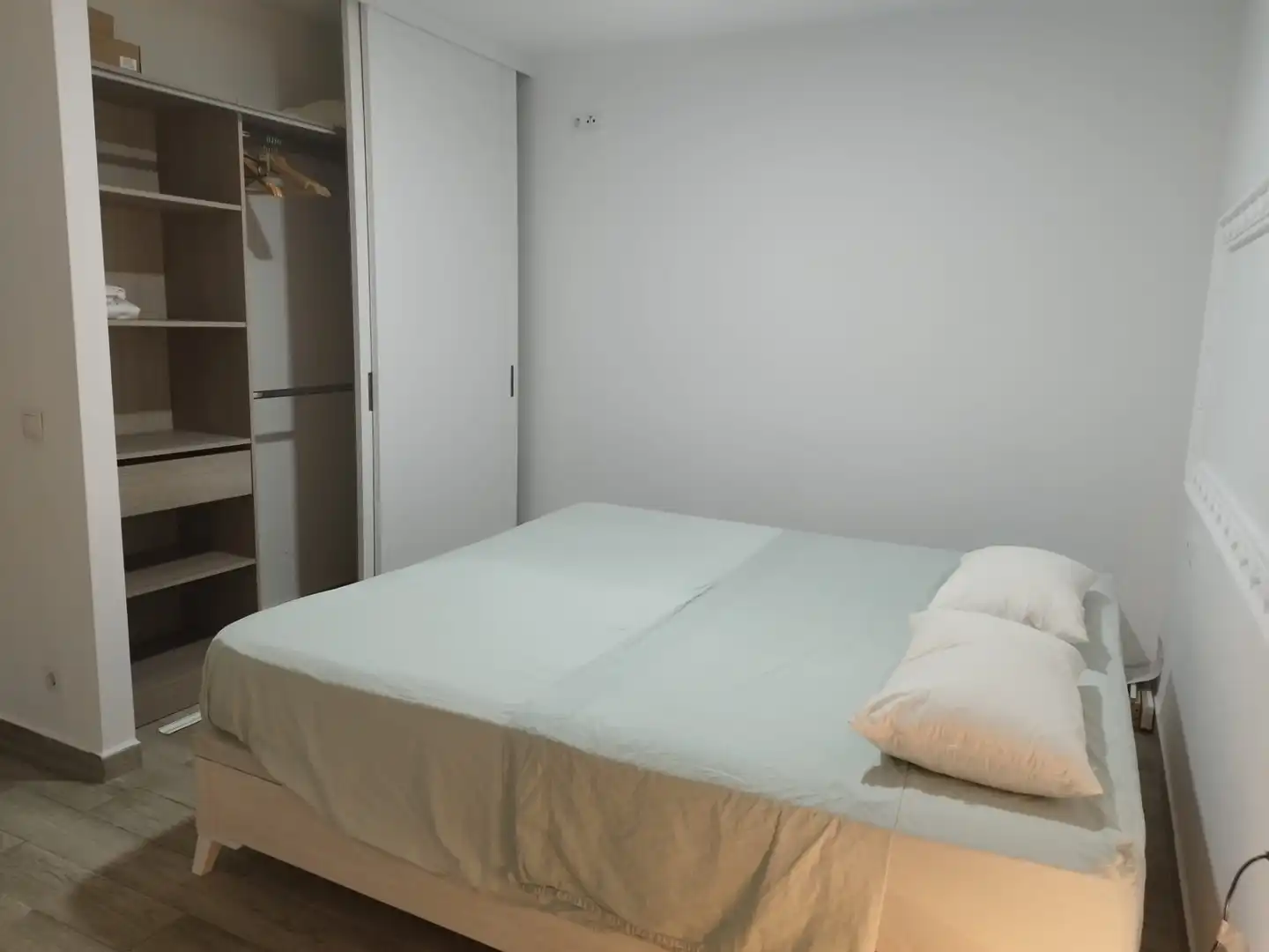Schlafzimmer von Erdgeschoss zur Miete in Quart de Poblet mit Klimaanlage, Möbliert und Ofen