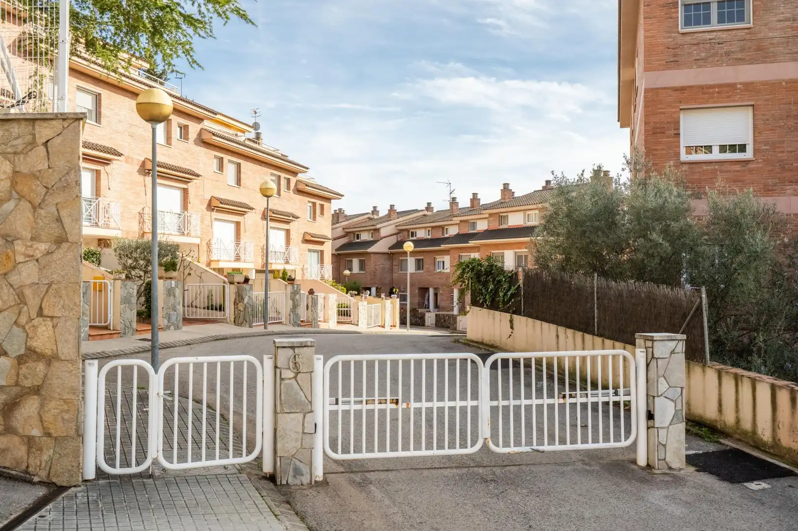 Vista exterior de Casa adosada en venda en La Palma de Cervelló amb Calefacció, Jardí privat i Forn