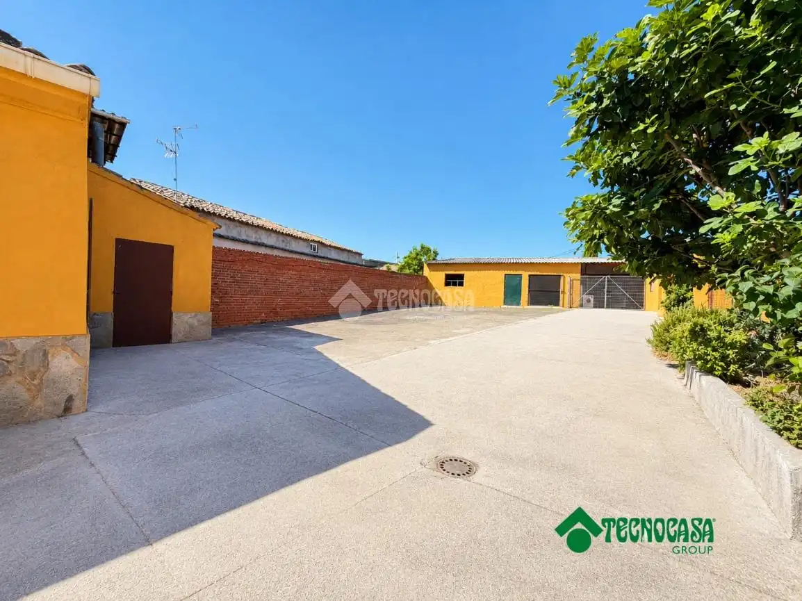 Parking of Detached homes for sale in Carmena