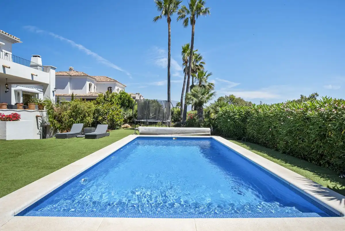 Piscina de Casa o chalet en venta en Manilva con Aire acondicionado, Jardín privado y Terraza