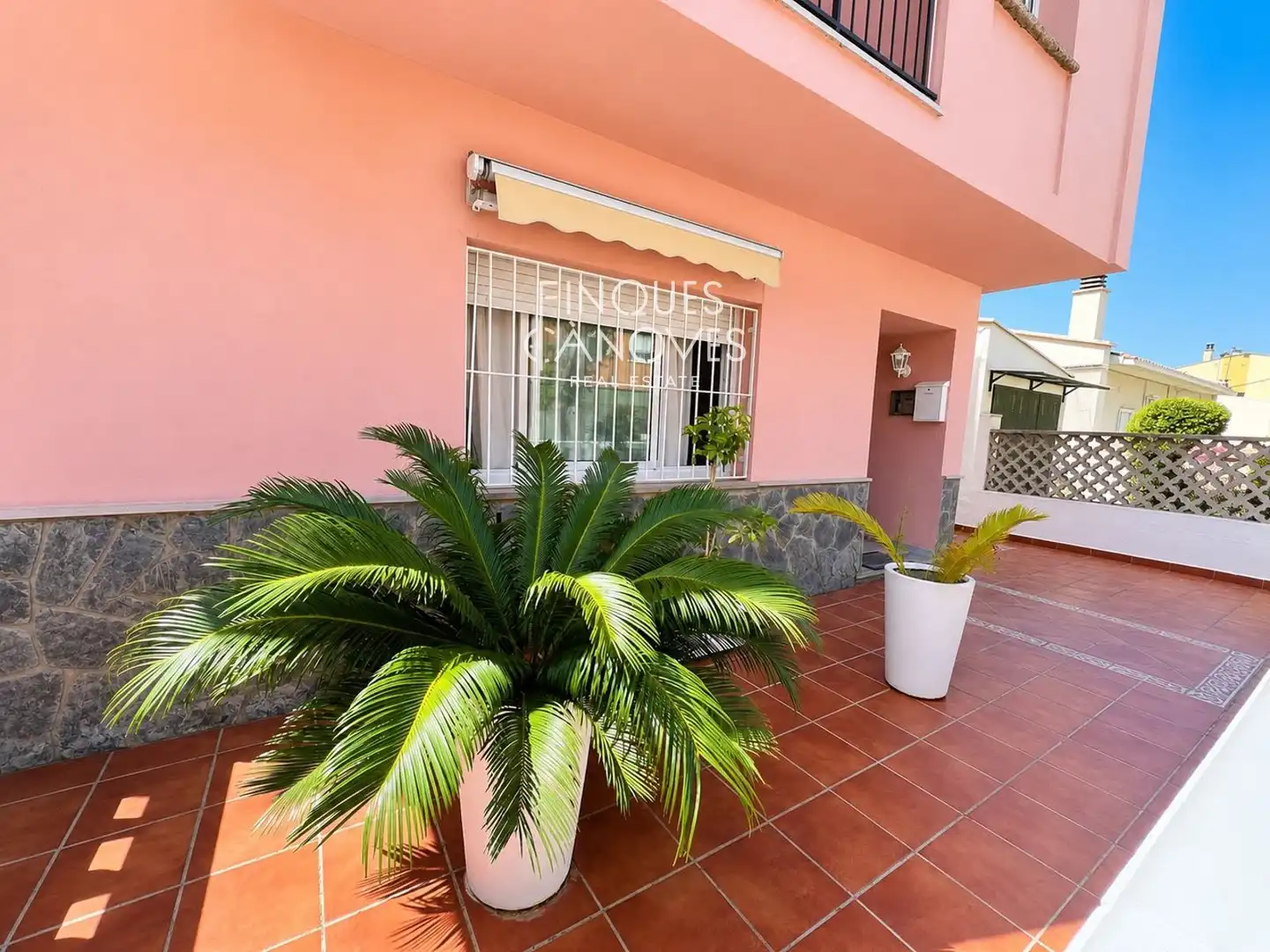 Vista exterior de Casa o xalet en venda en Bescanó amb Calefacció, Jardí privat i Terrassa