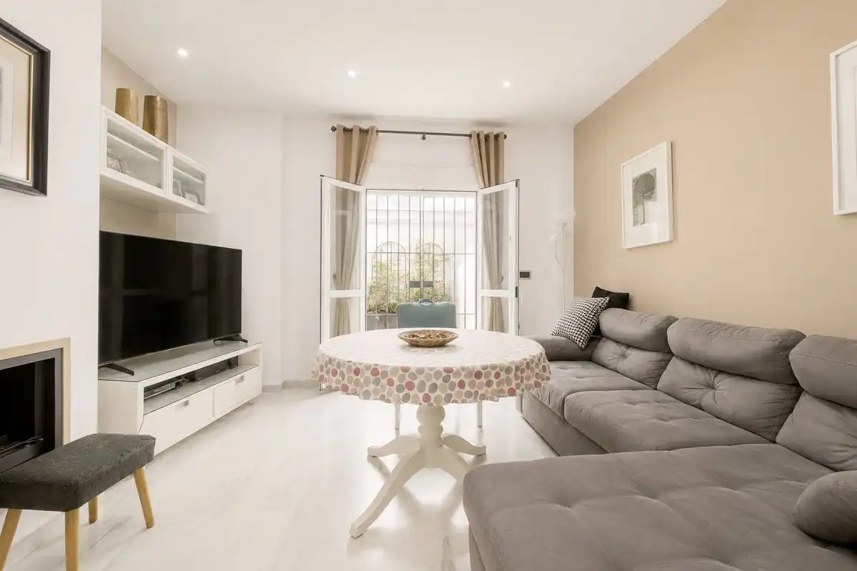 Sala d'estar de Casa o xalet en venda en Gines amb Aire condicionat i Calefacció