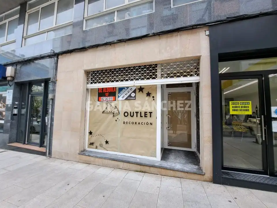Local comercial de lloguer a Rúa de Robustiano Pérez del Río 18