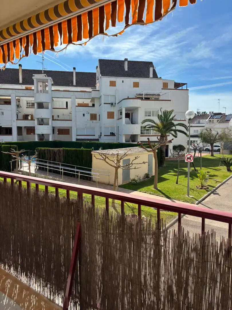 Vista exterior de Pis en venda en Sagunto / Sagunt amb Aire condicionat, Jardí privat i Terrassa