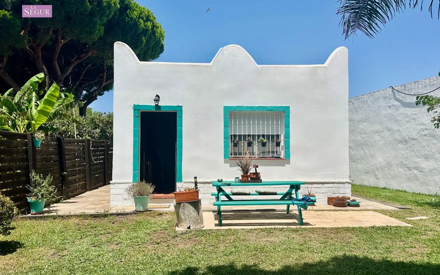 Vista exterior de Casa o xalet en venda en Barbate amb Jardí privat, Terrassa i Moblat