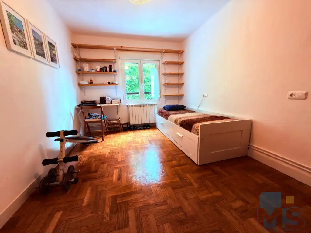 Schlafzimmer von Wohnung zum Verkauf in Pasaia mit Ofen
