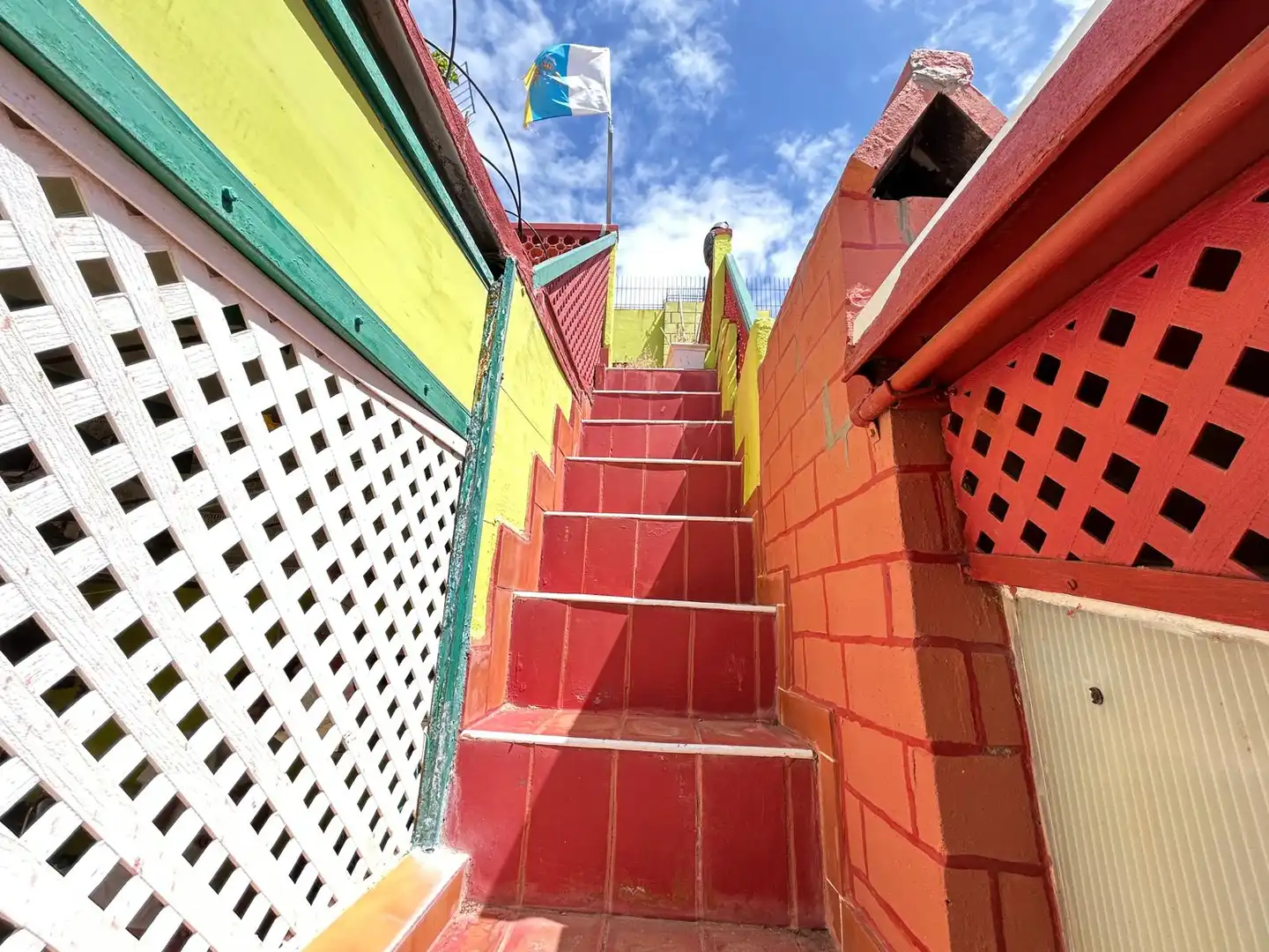 Vista exterior de Casa o xalet en venda en Las Palmas de Gran Canaria amb Terrassa i Moblat