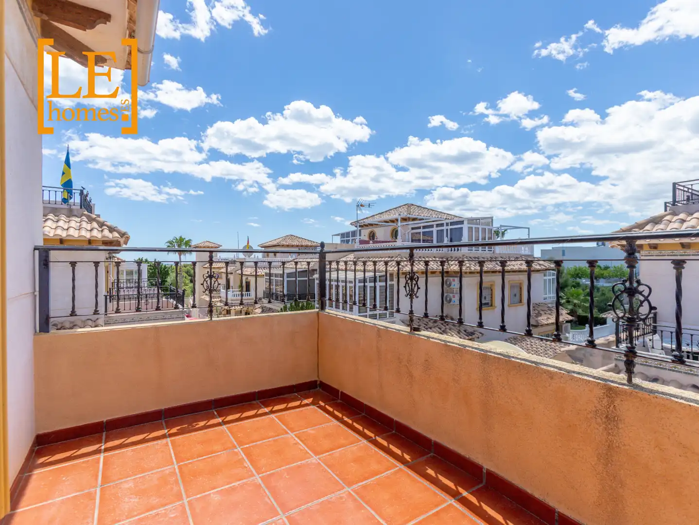Terrassa de Casa adosada en venda en Orihuela amb Aire condicionat, Jardí privat i Moblat