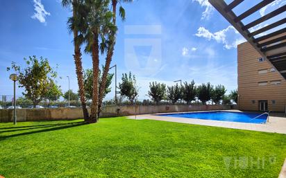 Piscina de Pis en venda en Montgat amb Terrassa