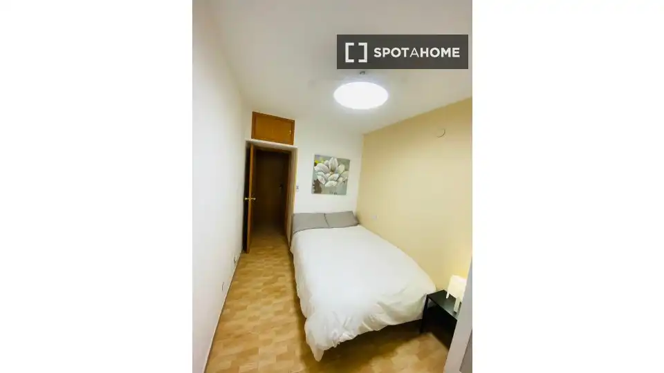 Bedroom of Flat for rent in Madrid  with Air Conditioner, Heating and Furnished