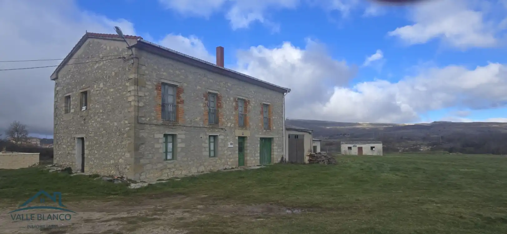 Vista exterior de Casa o chalet en venta en Valle de Valdebezana