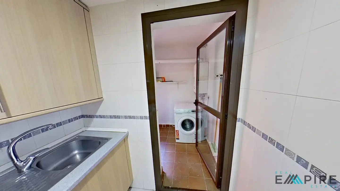 Küche von Wohnung zum Verkauf in Parla mit Heizung, Abstellraum und Möbliert